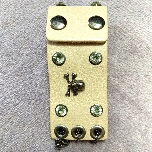 Skull & Bones bracelet with rhinestones and chains.  Snap closure, leather. - Picture 6 of 6
